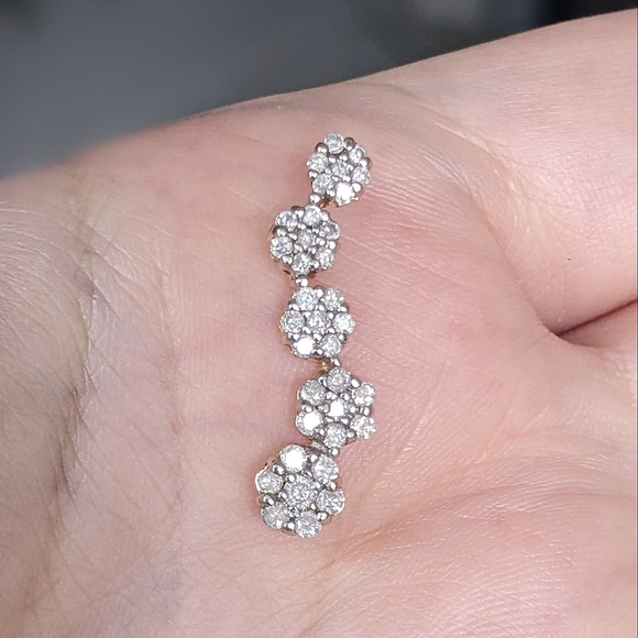10K solid gold diamond five flower cluster pendant - Picture 4 of 11
